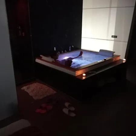 Apartment Luxurya *