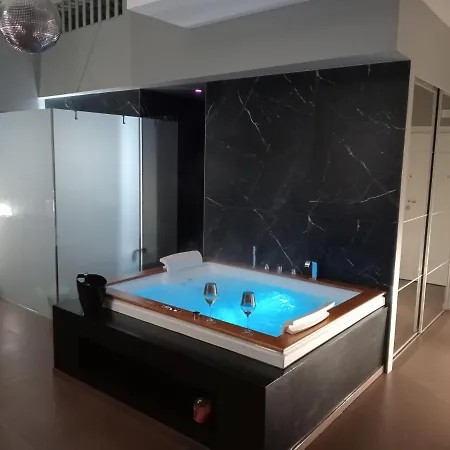 Apartment Luxurya *