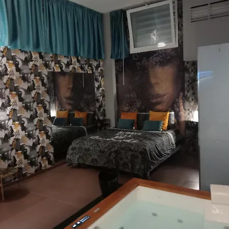 Apartment Luxurya *