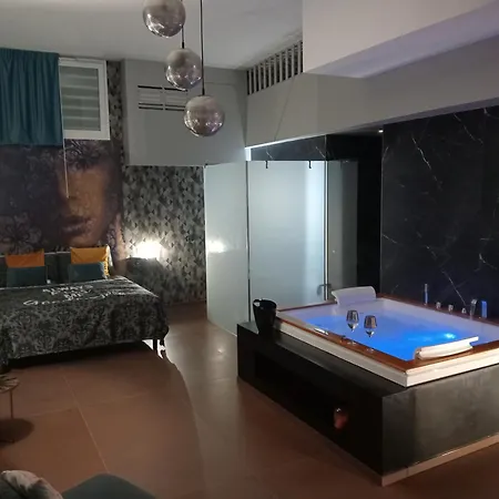 Apartment Luxurya *